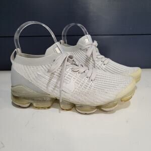 Woman's Nike Air Vapormax Flyknit 3 Barely Volt Size 8 aj610-102